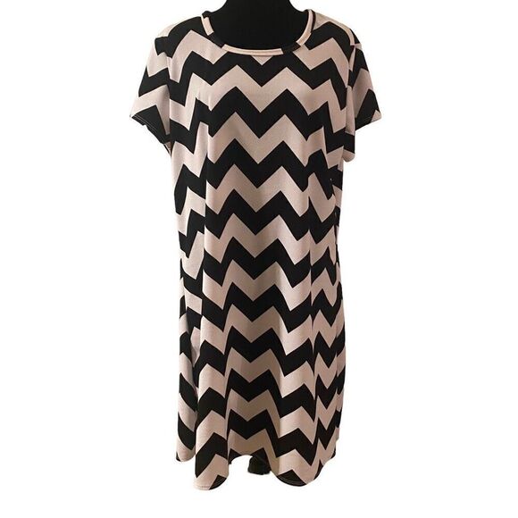 American City Wear Black and White Chevron Sheath Dress Size 2XL - Picture 1 of 10